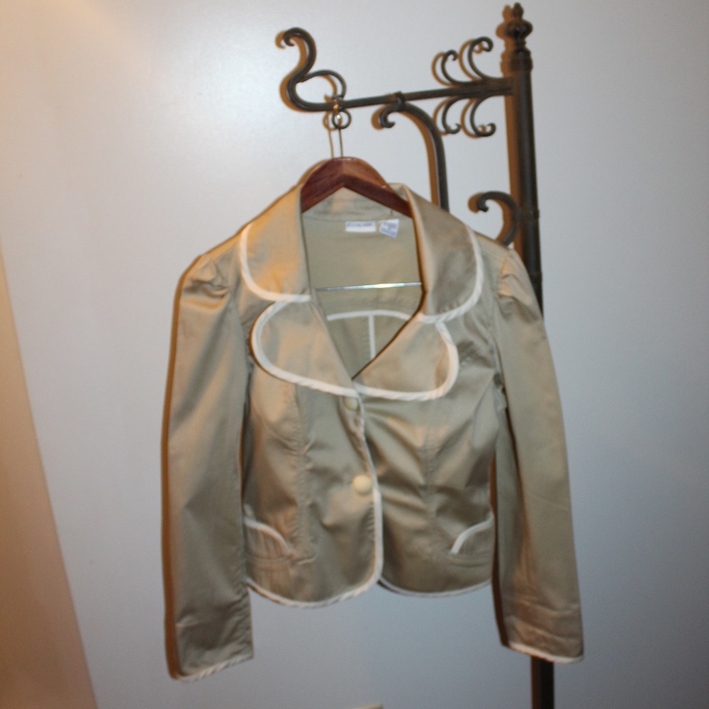 JG Hook Women's Tan Buttoned Jacket